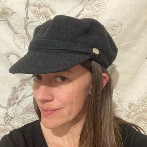 Time and Tru felt cabbie hat